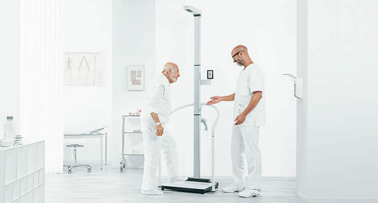 seca Scale-up Ultra - Station de mesure à ultrasons compatible intégration DME avec affichage de l’ID et main courante #1
